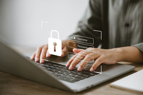 Kaip apsaugoti savo „Facebook“ paskyrą?