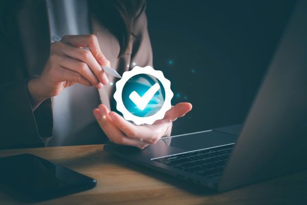 Mėlyno ženklo galia: kodėl Jūsų verslui verta turėti META Verified Business statusą?