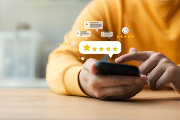 Klientų atsiliepimai ir lokalus SEO: kaip iškilti Google ir AI paieškose