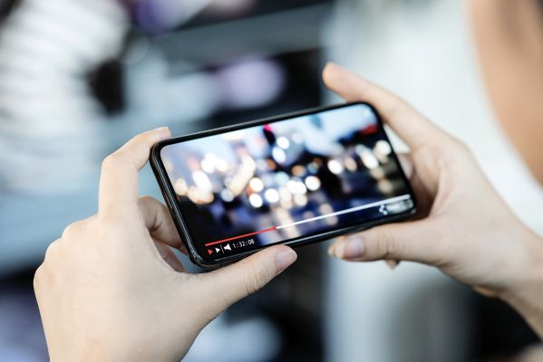 Reklama be garso: kaip perteikti žinutę ir išlaikyti dėmesį